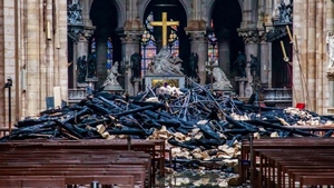 O țigară nestinsă sau o defecțiune electrică, posibile cauze ale incendiului de la Notre Dame