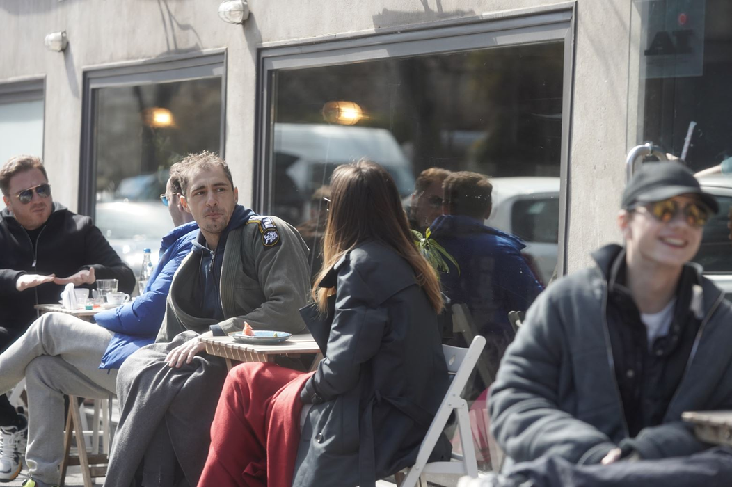 Vladimir Drăghia și Alice Cavaleru au profitat de vremea bună (Foto: CANCAN.RO)