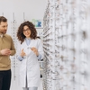 Ochelari cu aer de vedetă: cum alegi brandul care te reprezintă. Articol susţinut de Optical Investment Group