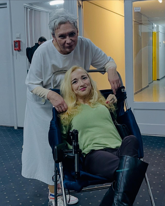 Povestea emoționantă a tinerei cu dizabilități: ”Am scris această carte cu gura și cu nasul!” Detalii incredibile