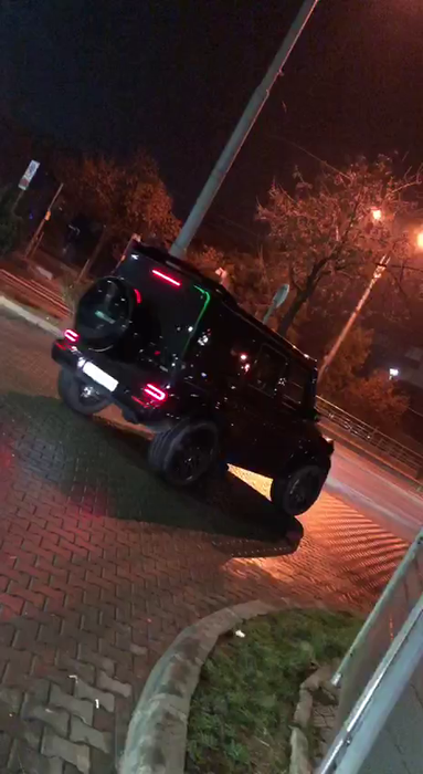 Dani Olăroiu a zăpăcit Bucureștiul cu noul Brabus de 350.000 €!