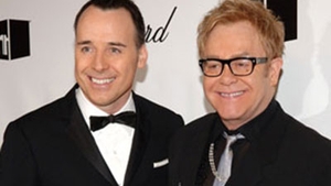 Elton John şi partenerul său de viaţă, David Furnish, vor avea un al doilea copil!