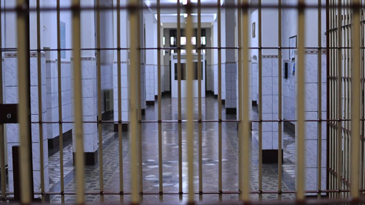 Gigi a avut telefon mobil in puscarie! Ce poze ii trimitea lui Lutu din spatele gratiilor