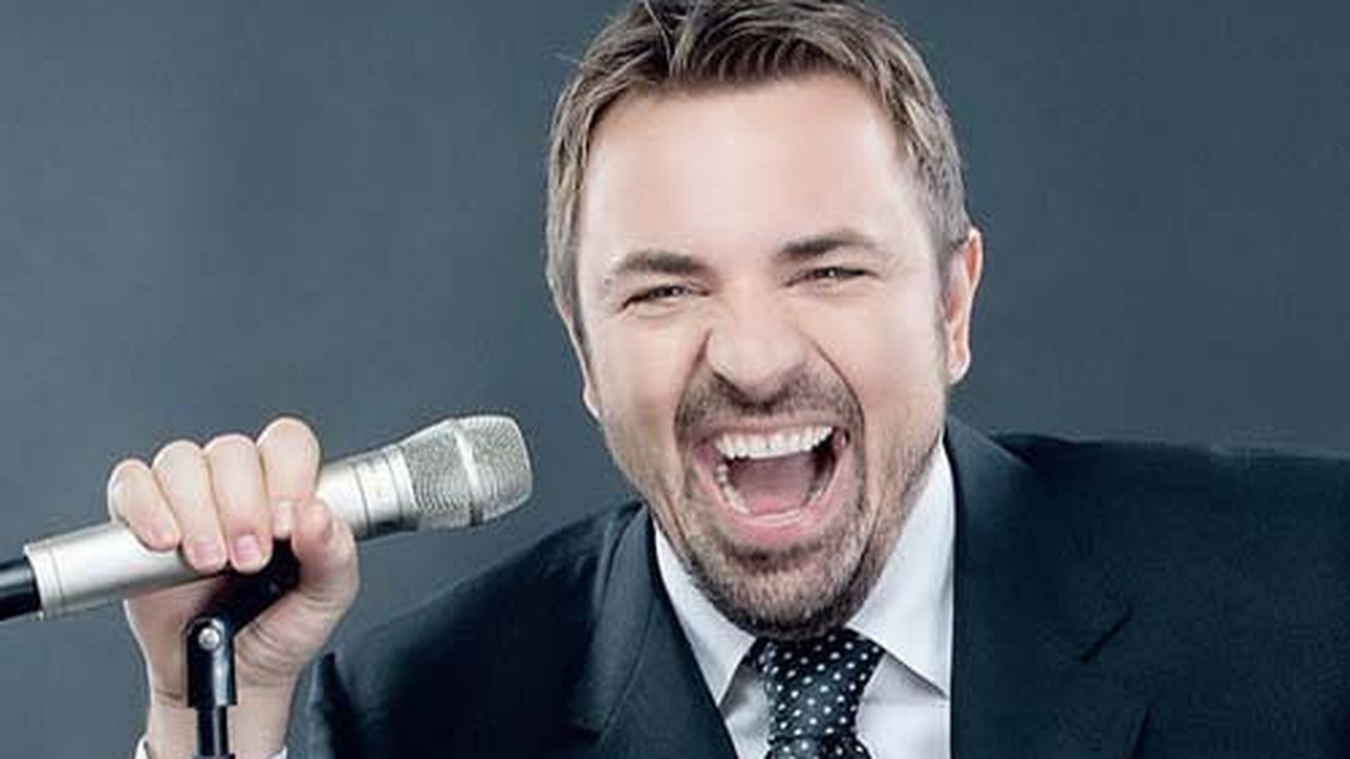Horia Brenciu a facut show total pe scena cu Dezbracatu' ! Artistul s-a prapadit de ras ! Vezi momente inedite