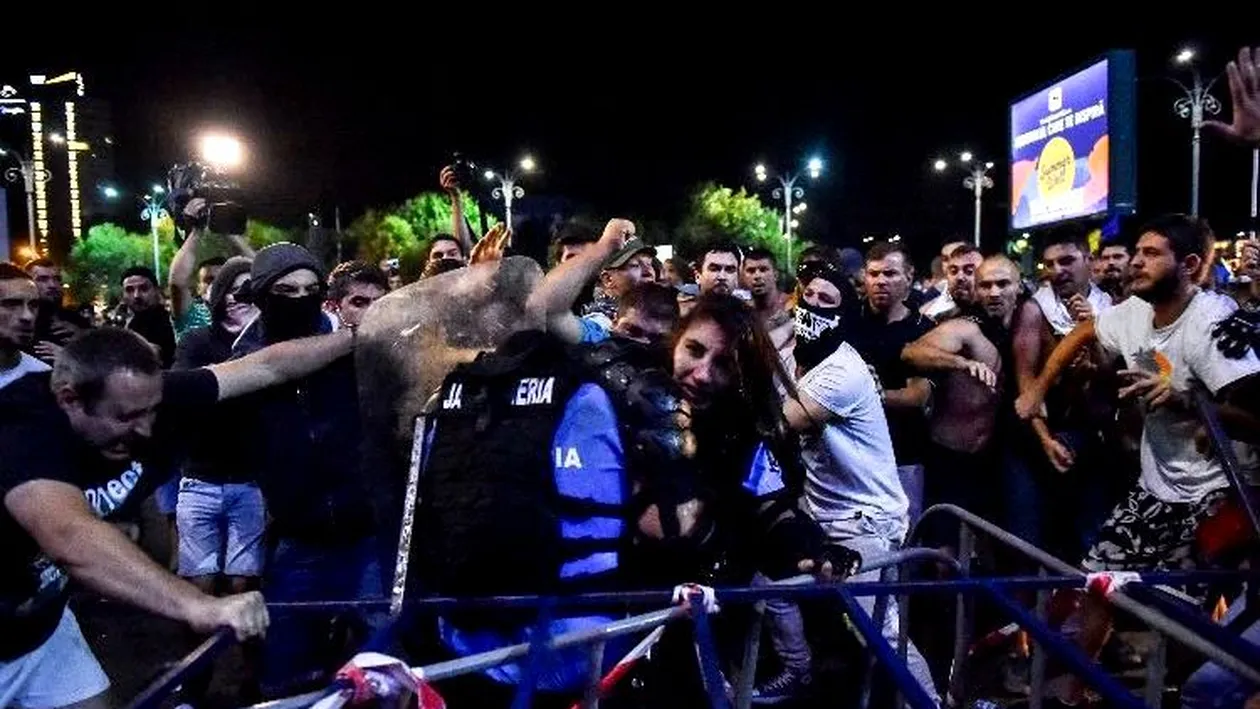 Jandarmerița Ștefania rupe tăcerea! Ce s-a întâmplat, de fapt, în Piața Victoriei: ”M-am temut pentru viața mea”!