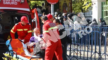 VIDEO I-a venit rau asteptand sa atinga moastele Sfantului Nectarie!