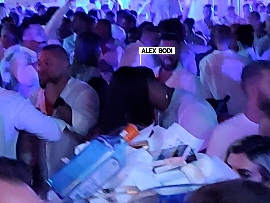 Alex Bodi a comandat doar băuturi fine la NUBA pentru a o impresiona pe brunetă