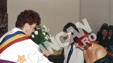 Uite ce fericit parea Laurentiu Reghecampf alaturi de Mariana, prima lui sotie! Vezi aici imagini de la cununia civila si din vacantele lor, la mare!