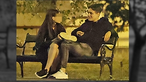 La ”vrăjeală” pe băncuță, în miez de noapte! Aris, fiul Andreei Esca, ”furat” de o puștoaică în Herăstrău