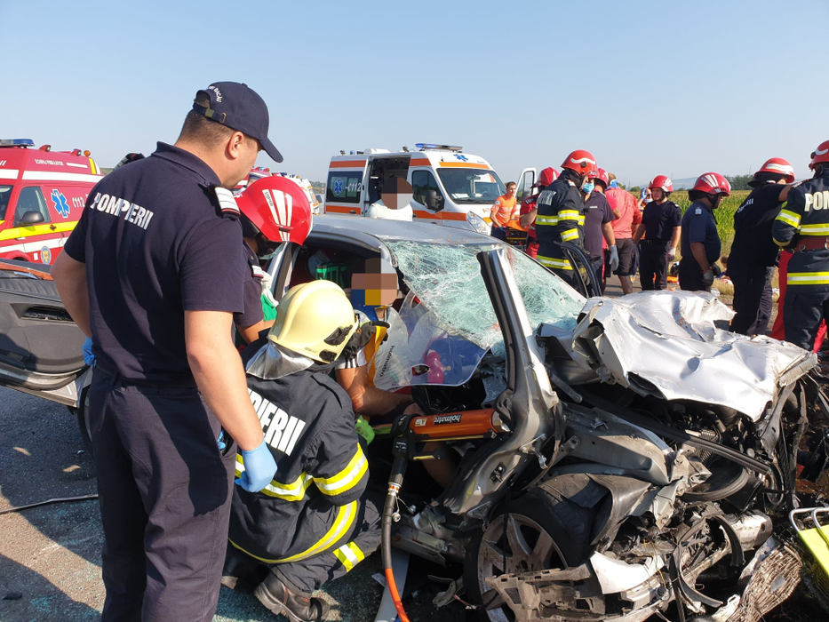 Cine sunt victimele tragediei de la Bacău. Șoferul care se întorcea din Marea Britanie și-a pierdut soția și doi dintre copii. FOTO