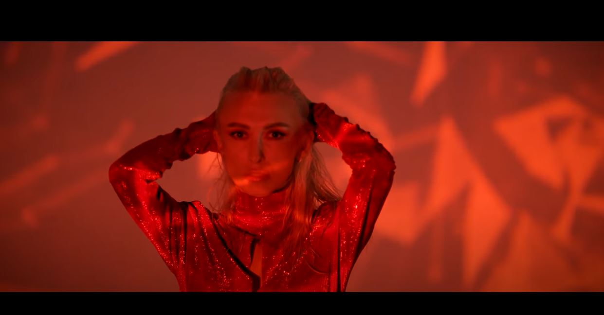 Andreea Bălan, topless în clipul celei mai noi melodii! Anunțul făcut despre piesa “Am crezut în basme”