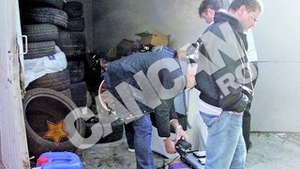 Procurorii au gasit intr-un garaj ponosit ceasuri si butoni de aur. Boldea si-a pitit averea printre cauciucuri