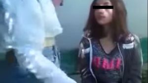 O copilă de 12 ani a fost bătută cu sălbăticie de patru adolescente, în Târgu Jiu