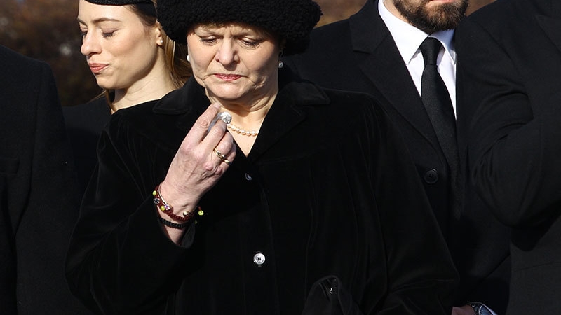 Imagini tulburătoare. ”Lady Diana” a României, în lacrimi pe Aeroport