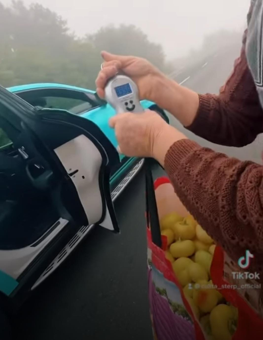 Culiță Sterp, așa cum rar se lasă văzut. Ce a făcut cântărețul în momentul în care a întâlnit o bătrână pe stradă