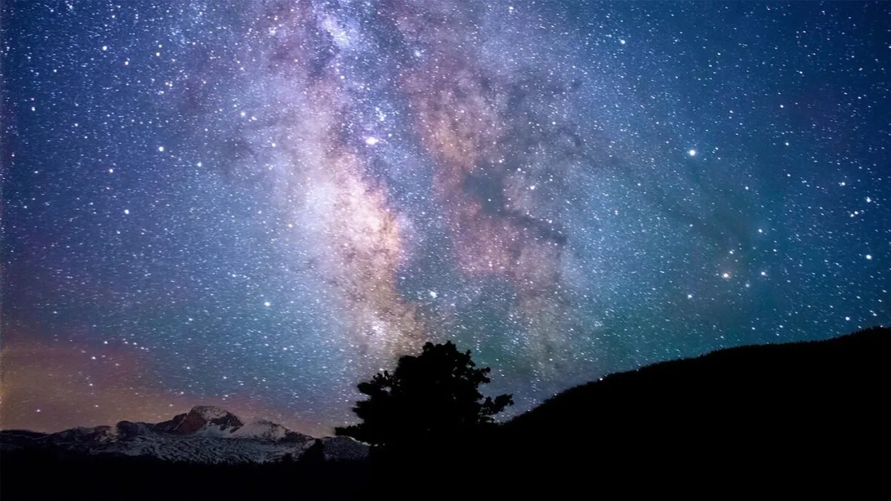 Avem imaginile. Cum va arăta cerul peste 4 miliarde de ani, după ce Calea Lactee se va ciocni cu galaxia Andromeda