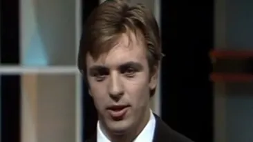 VIDEO Nu o sa-ti vina sa crezi cat de slab era Horia Brenciu in emisiunea Robingo de la mijlocul anilor '90. Te tinea cu sufletul la gura cu fiecare intrebare