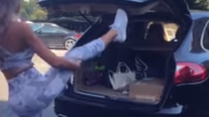 Bianca Drăgușanu a ieșit mulată de la sală și a încercat o schemă fenomen: și-a închis portbagajul de la Porsche cu piciorul