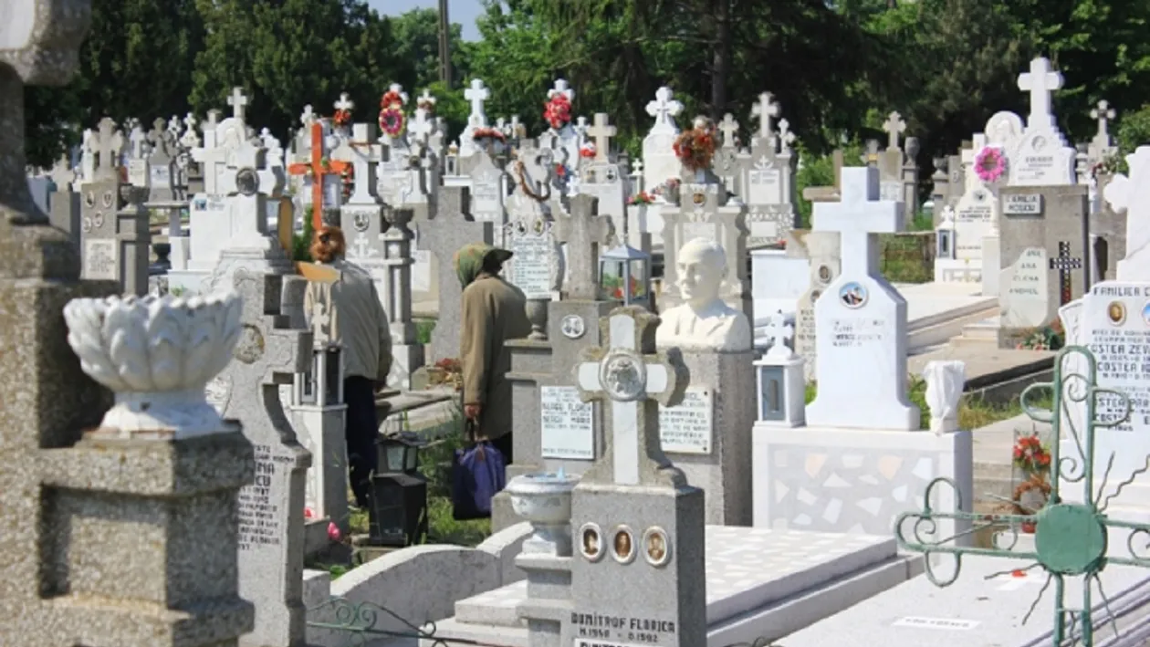 Din ce mai fac românii bani. Cât a ajuns să coste un loc de veci în Constanța, pe OLX