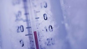 S-a terminat cu căldura, vin ninsorile! Strat de zăpadă de peste 20-30 de cm