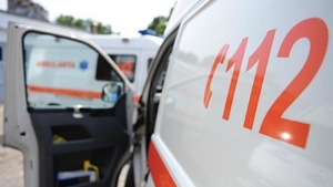 Grav accident de circulație în județul Argeș. Un bărbat a murit, iar alți trei tineri au fost răniți
