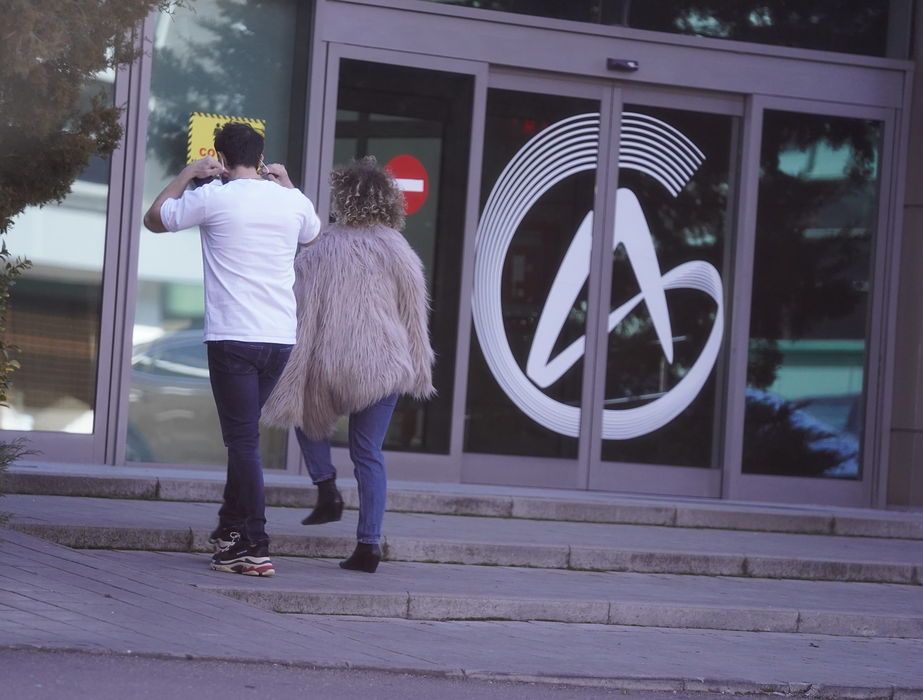 Dima Trofim și Alexia Talavutis intră în sediul Antenelor (Foto: CANCAN.RO)