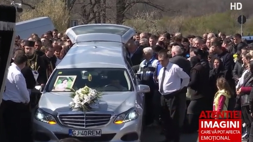 Imaginile durerii! Andreea din Timişoara este înmormântată acum