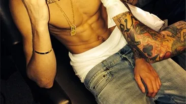 Justin Bieber si-a facut un nou tatuaj! Ce si-a desenat cantaretul pe piele