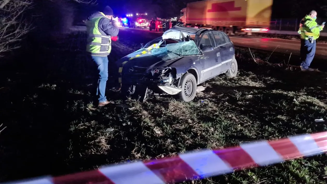 Accident mortal pe DN6. Un pasager dintr-o mașină a murit pe loc