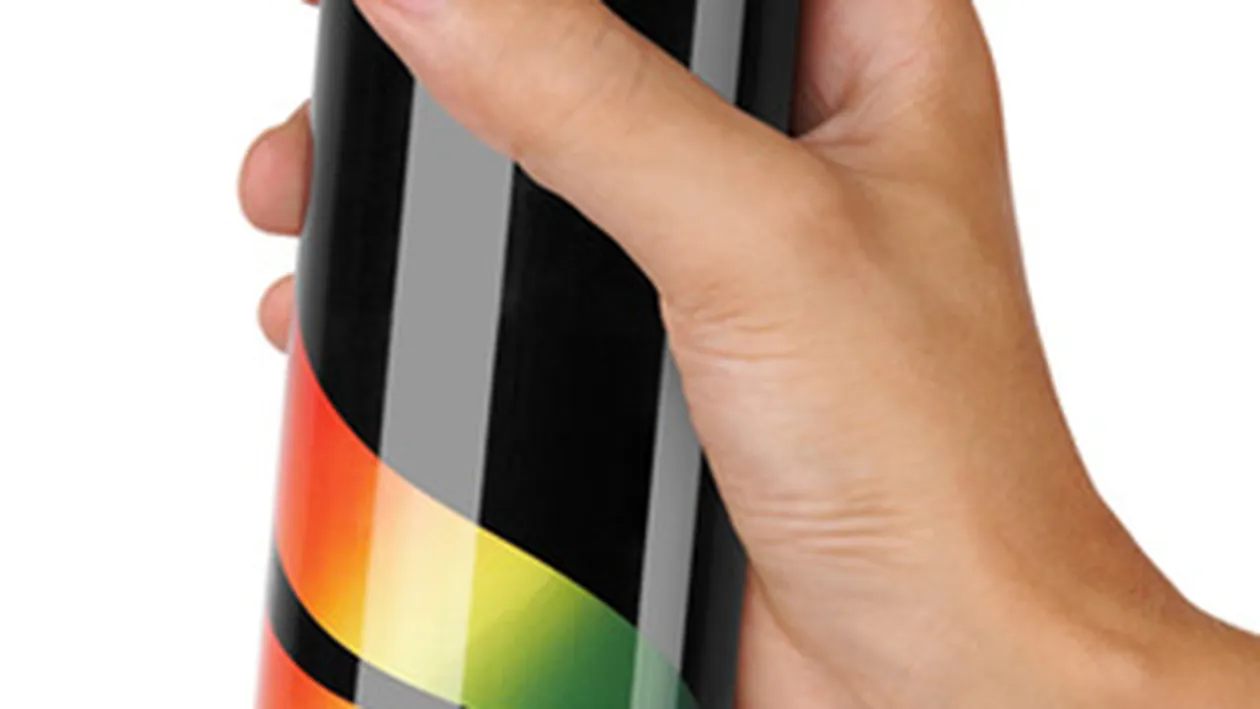 O femeie, amendata cu 500 de lei pentru ca a scris cu spray-ul pe bloc! Eu sunt profesoara pensionata, cum sa fac eu asa ceva?