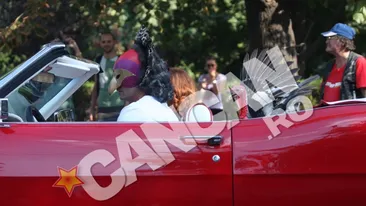 Asta e ultima aroganta in trafic! Omul-pasare a agatat o domnisoara sexy si un curcan si a pornit la drum. Vezi imagini incredibile!