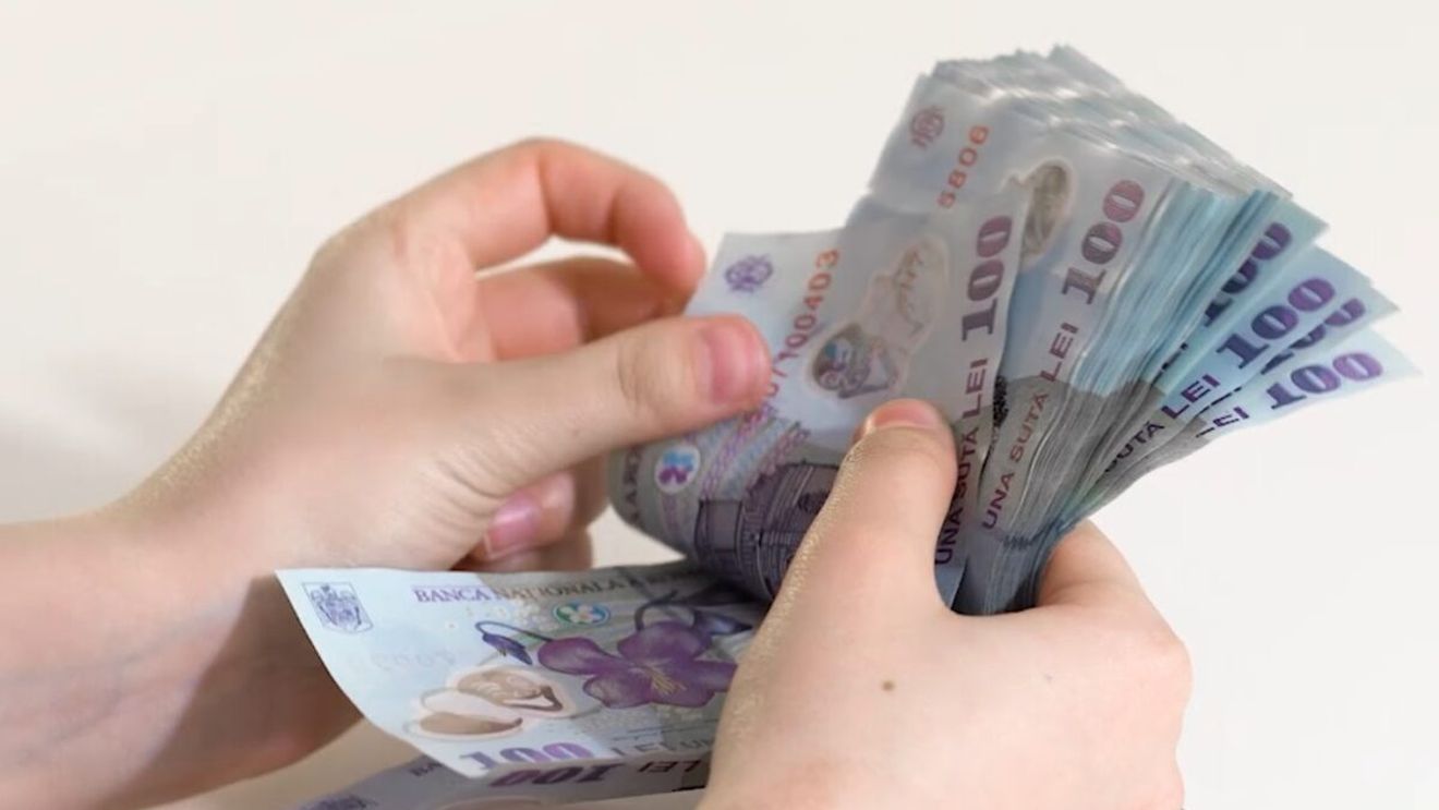 Românii pot primi 10.000 de lei de la stat pentru a-și face îmbunătățiri la casă. Iată tot ce trebuie să știi