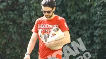 Scene hilare in plina strada! Pletosul Dan Bordeianu s-a saturat de par.  S-a scuturat pana n-a mai ramas nimic. Vezi aici imagini inedite