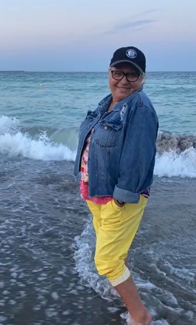 Mirabela Dauer, în costum de baie și fără inhibiții la plajă. Cum arată artista la 72 de ani. FOTO