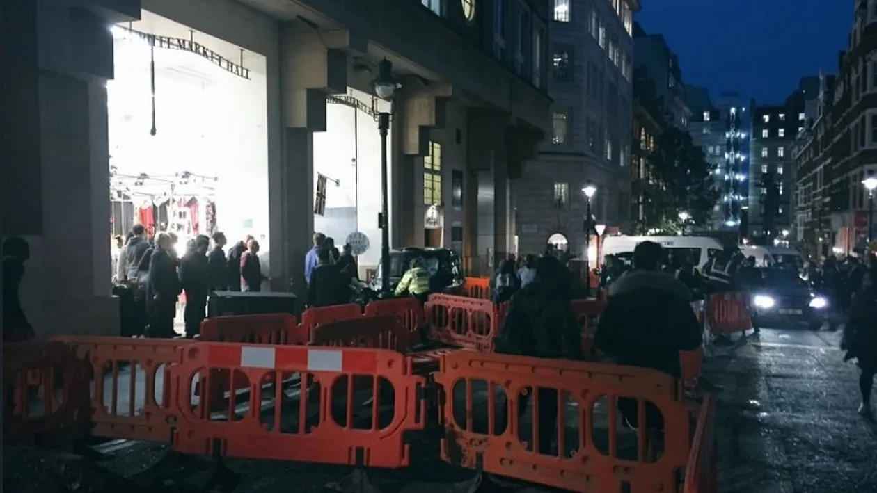 Clipe de groază la Londra! O maşină a intrat în mulţime!