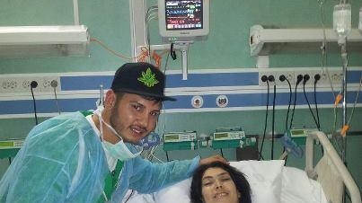 Prima fotografie cu Ioana Tufaru dupa operatie, la spital! Poarta bustiera de sustinere si abia asteapta sa isi vada sanii!