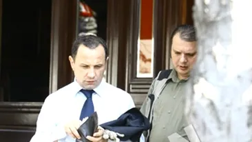 Un accesoriu haios, dar extrem de incomod! Aurelian Pavelescu nu se desparte niciodata de leutul de la chei! Afla de ce!