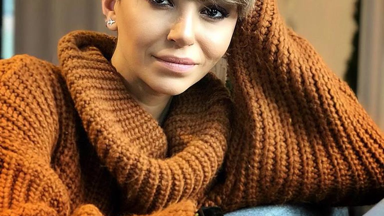 Giulia Anghelescu și-a pus silicoane! Vedeta s-a fotografiat pe patul de spital și... “Sunt foarte fericită!”