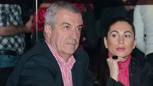 Ce viata de adolescent duce! Calin Popescu Tariceanu si-a plimbat sotia tanara cu decapotabila prin Capitala