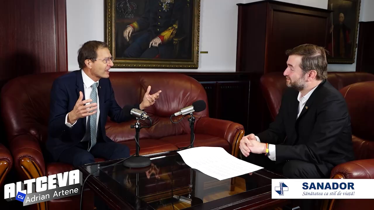 Academicianul Ioan Aurel Pop este invitat în podcastul "ALTCEVA cu Adrian Artene", difuzat cu ocazia zilei naționale a României (Foto: captură video)