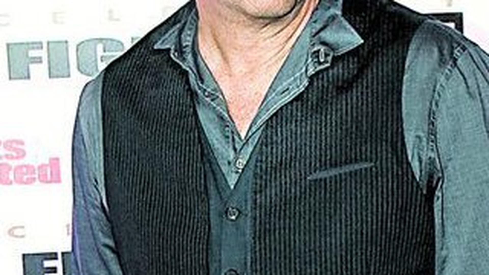 Vrea sa-i calce actorului american pe urme. El este fiul lui Kevin Costner