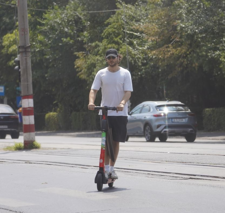 Toto Dumitrescu a renunțat la mașină (Foto: CANCAN.RO)