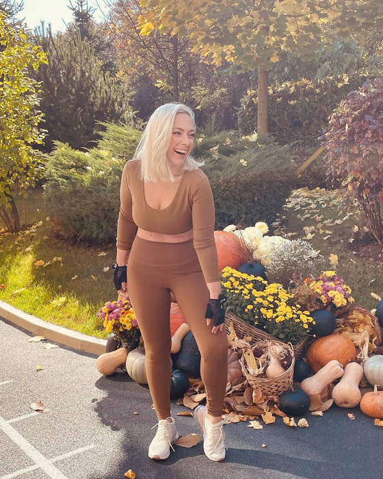 Giulia Nahmany nu îşi ascunde defectele! Vedeta s-a fotografiat în lenjerie intimă: „Vergeturile de la naştere pe abdomen fac parte din mine şi le iubesc”