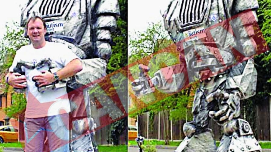 A alergat intr-un robot de 2,7 metri inaltime