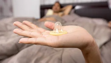 Uluitor! Peste 300.000 de prezervative folosite, reambalate pentru vânzare. Unde s-a întâmplat totul