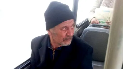 Ce a păţit acest bătrân după ce s-a urcat în autobuz, în Iaşi, fără să poarte mască de protecţie! Linşat de călători: Vai şi amar