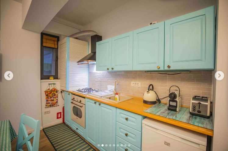 Cum arată apartamentul lui Cabral de la malul mării? Îl vinde complet mobilat şi utilat