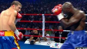 KNOCK-OUT in runda a patra! Lucian Bute este pentru a opta oara campion mondial! A plans de emotie! "Decat sa planga mama, mai bine sa planga mama lui"