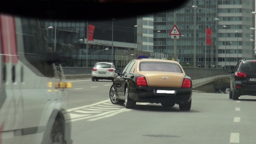 Irinel i-a vrajit pe parcangii cu sute de euro, dar i-a platit in lei! Uite cum a incurcat traficul!