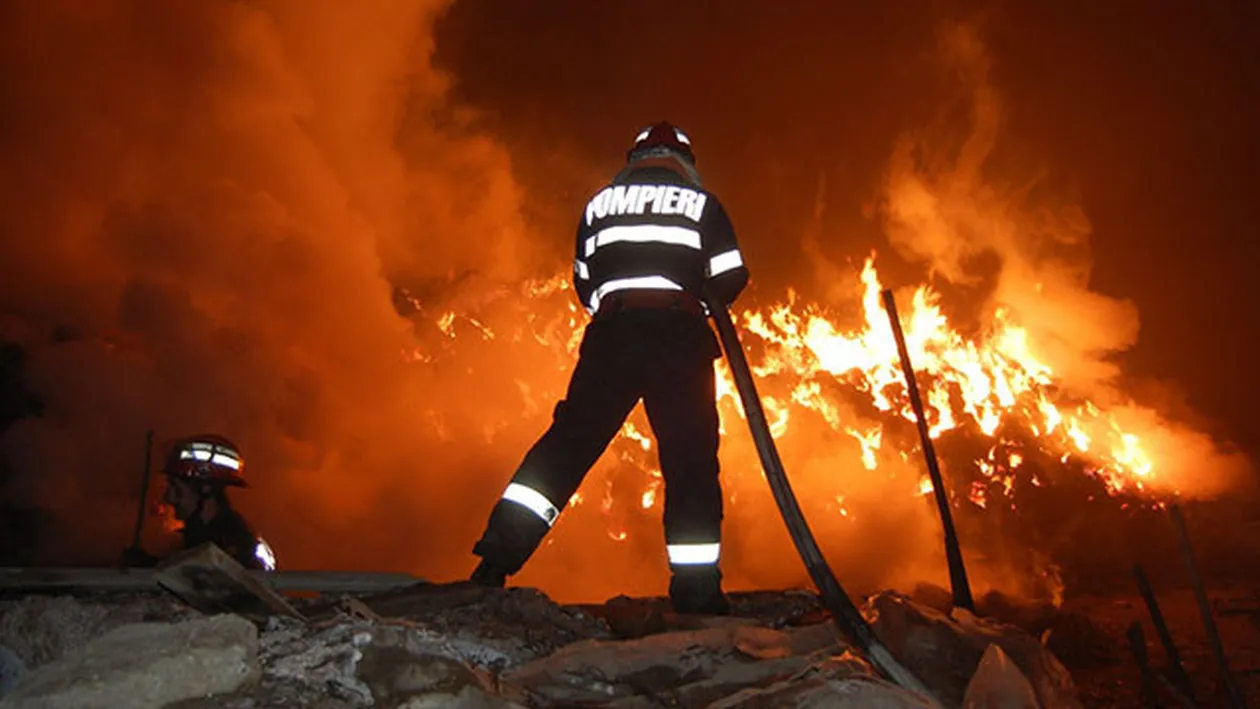 Incendiu intr-un bloc din Bistrita! 130 de persoane au fost evacuate in urma tragediei